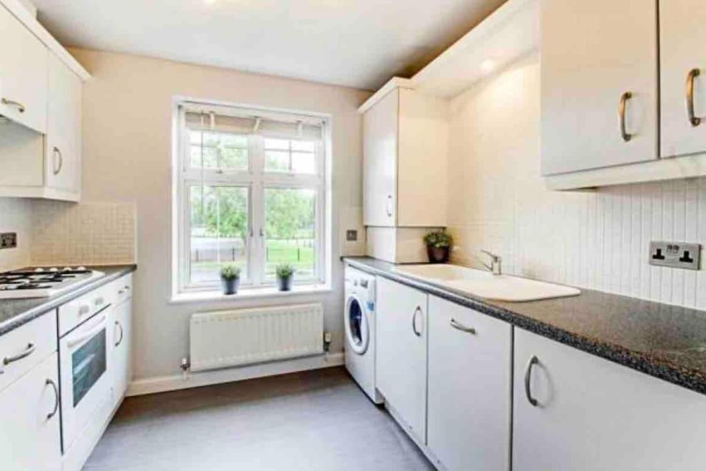 The Wickets - 2 Bedroom Apartment Overlooking Cricket Club Marton-in-Cleveland 외부 사진